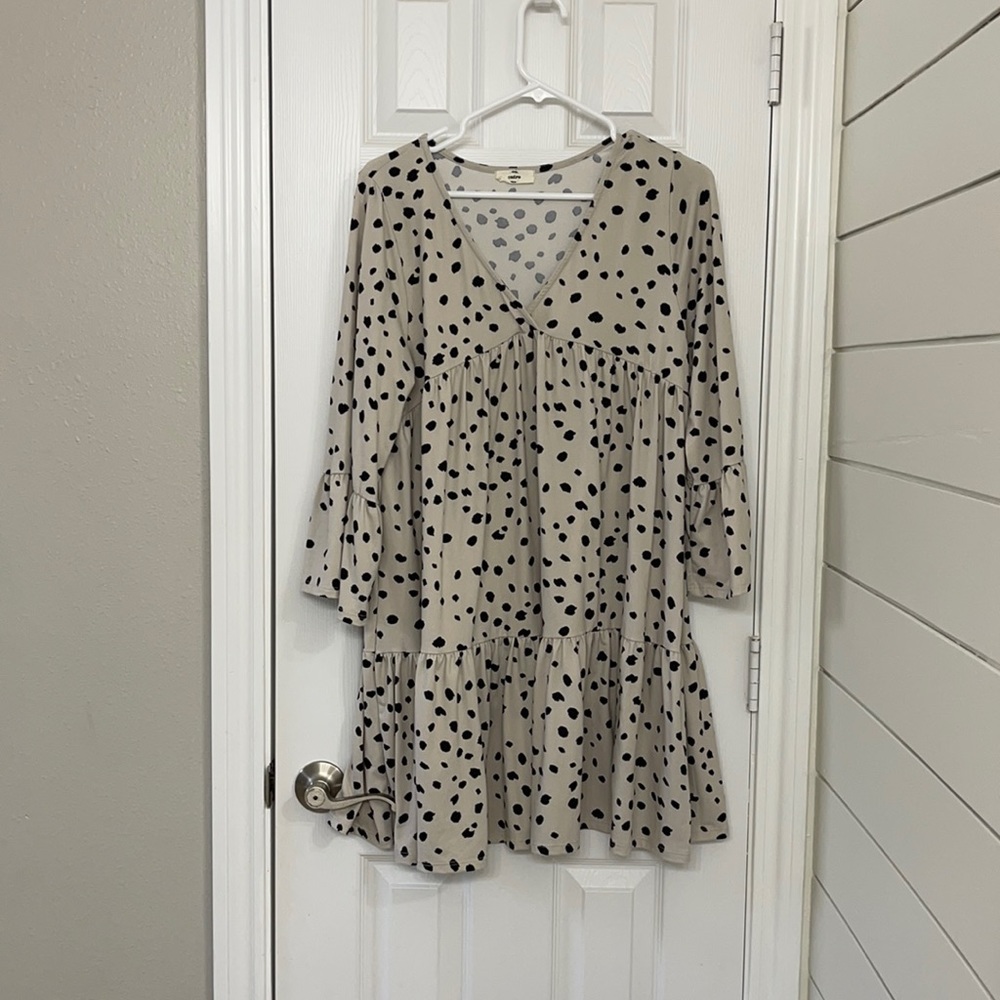 Black and white dress cute! Flowy!